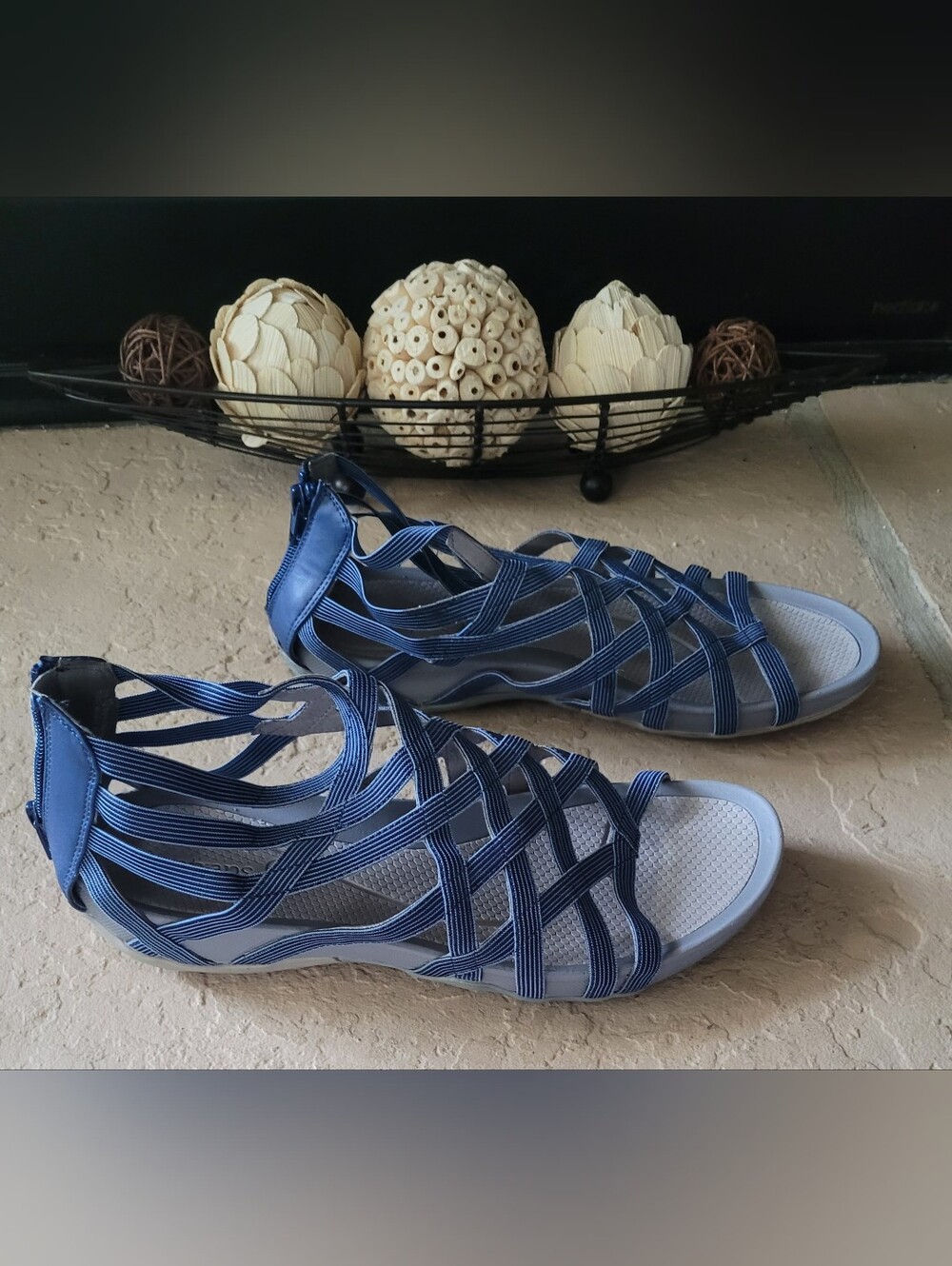 Size 10 M Baretraps Blue Sunya Laser Cut Zip Back Gladiator Comfort Women Sandal - Picture 2 of 7